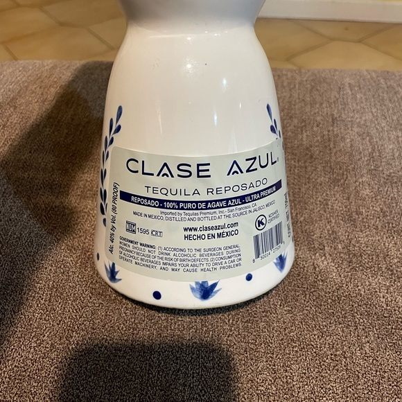 Ceramic Clase Azul Tequila Reposado bottle - Picture 7 of 8